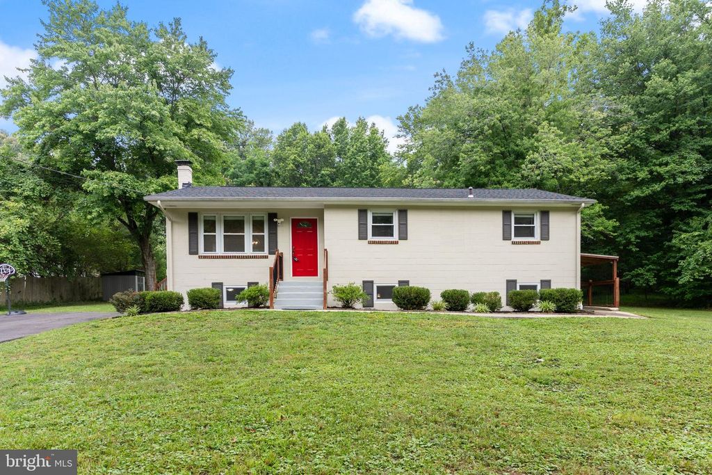 8430 WARREN DR, Pomfret, MD 20675