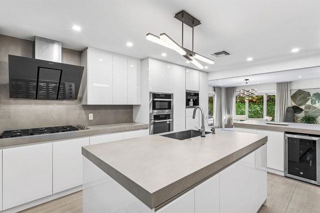 820 N Atlantic Drive, Lantana, FL 33462