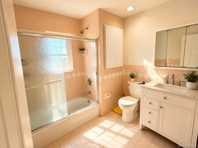 547 W Walnut Street Upper Unit, Long Beach, NY 11561