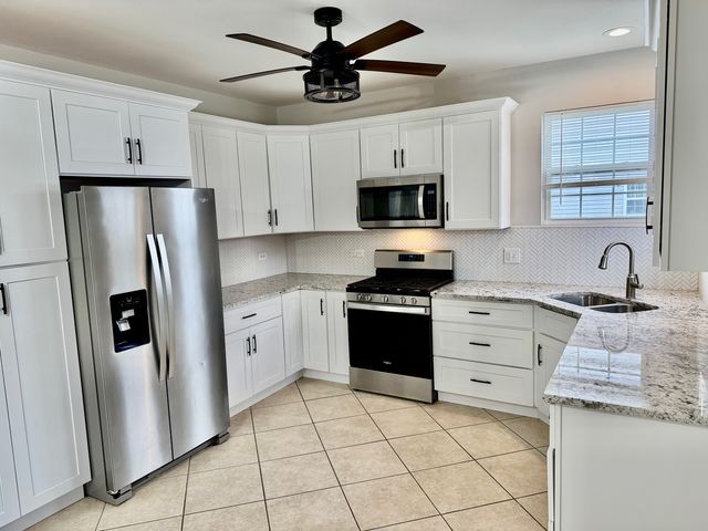 516 Chestnut Lane, Peotone, IL 60468