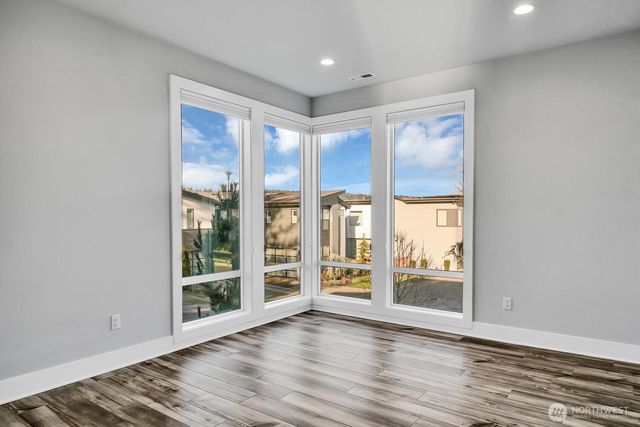 1113 N 39th Court, Renton, WA 98056