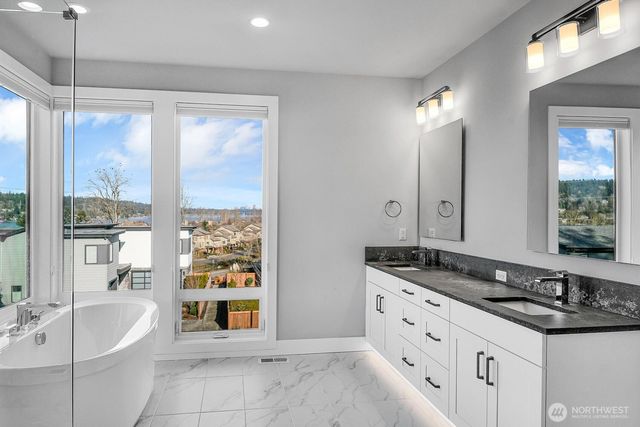 1113 N 39th Court, Renton, WA 98056