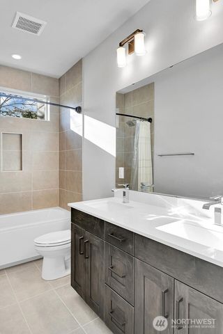 1113 N 39th Court, Renton, WA 98056