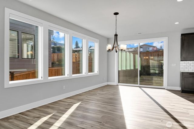 1113 N 39th Court, Renton, WA 98056