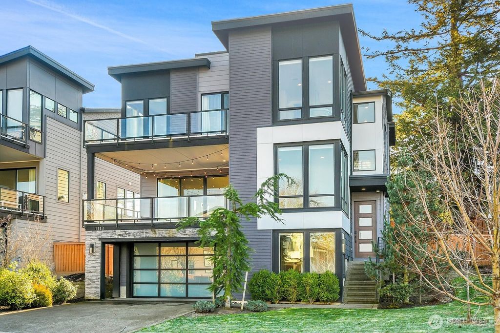 1113 N 39th Court, Renton, WA 98056