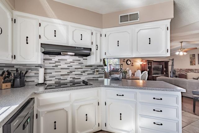 911 Stanford Avenue, Clovis, CA 93611