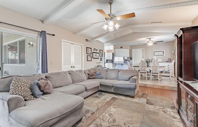 911 Stanford Avenue, Clovis, CA 93611