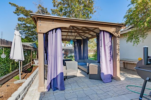 911 Stanford Avenue, Clovis, CA 93611