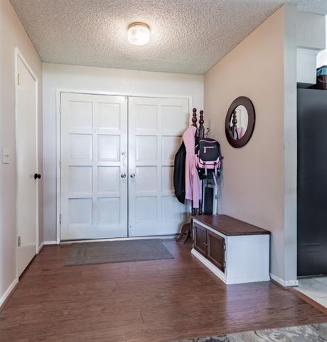 911 Stanford Avenue, Clovis, CA 93611