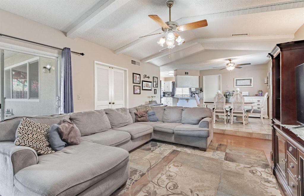 Image 16 of property listing at 911 Stanford Avenue, Clovis, CA 93611