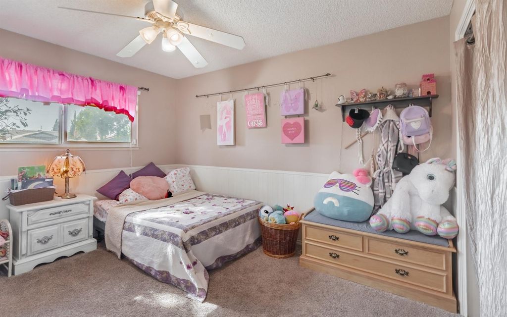 Image 19 of property listing at 911 Stanford Avenue, Clovis, CA 93611