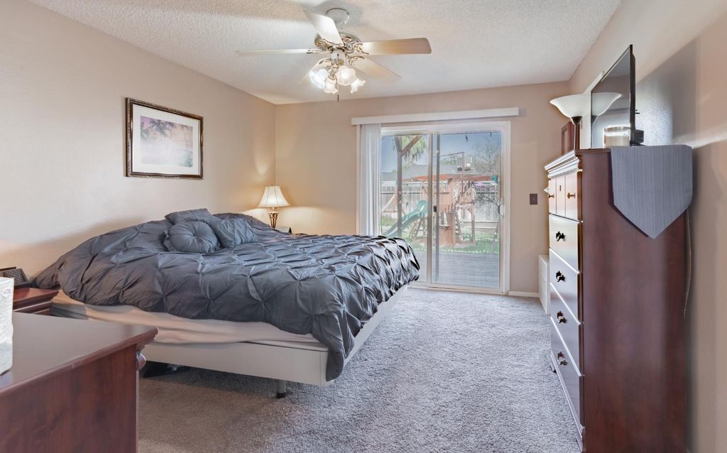 Image 22 of property listing at 911 Stanford Avenue, Clovis, CA 93611