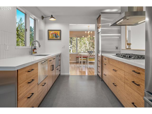 2631 Sw SHERWOOD Dr, Portland, OR 97201