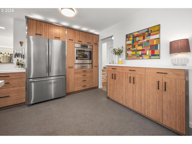 2631 Sw SHERWOOD Dr, Portland, OR 97201