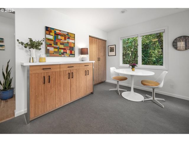 2631 Sw SHERWOOD Dr, Portland, OR 97201