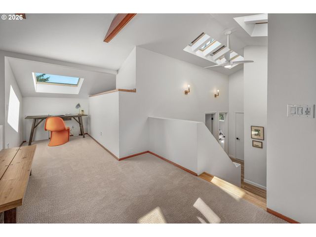 2631 Sw SHERWOOD Dr, Portland, OR 97201