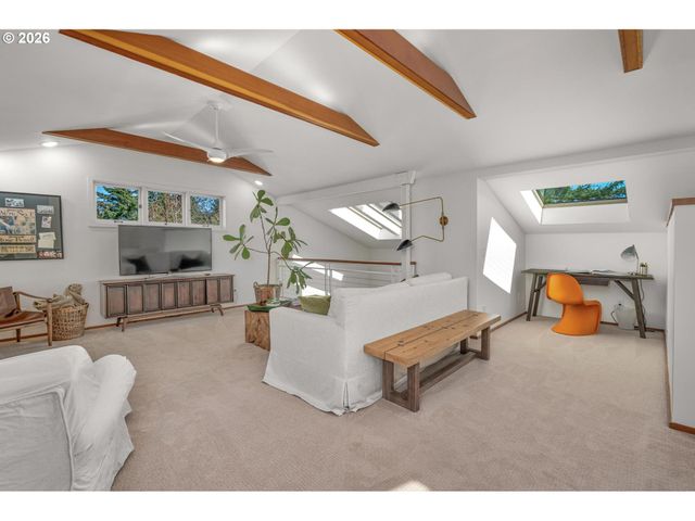 2631 Sw SHERWOOD Dr, Portland, OR 97201