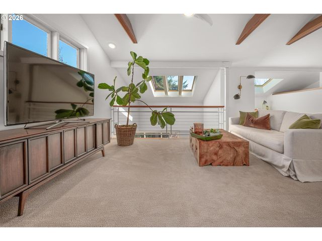 2631 Sw SHERWOOD Dr, Portland, OR 97201