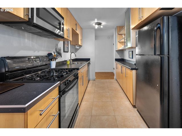 2631 Sw SHERWOOD Dr, Portland, OR 97201