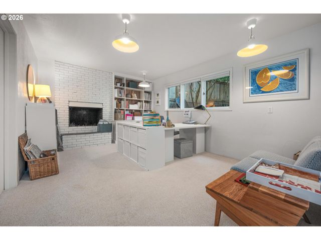 2631 Sw SHERWOOD Dr, Portland, OR 97201