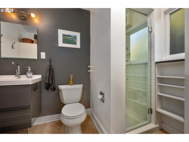 2631 Sw SHERWOOD Dr, Portland, OR 97201