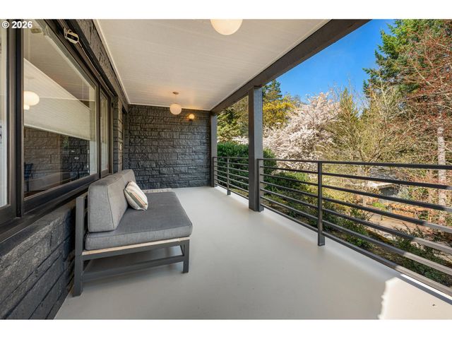 2631 Sw SHERWOOD Dr, Portland, OR 97201