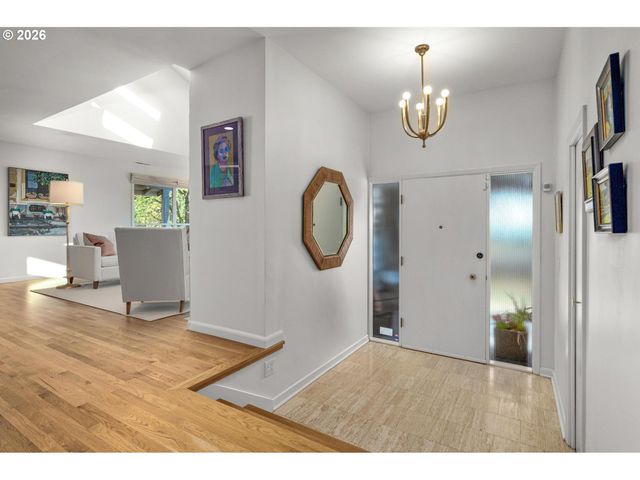 2631 Sw SHERWOOD Dr, Portland, OR 97201