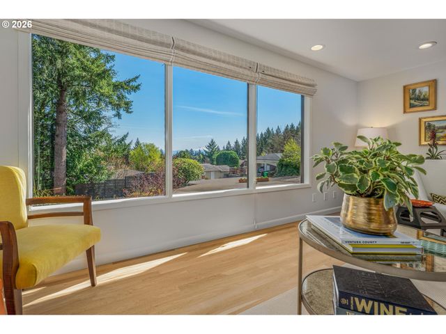 2631 Sw SHERWOOD Dr, Portland, OR 97201