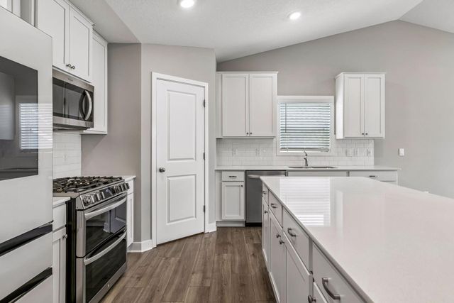 8261 Saddle Trail, Woodbury, MN 55129