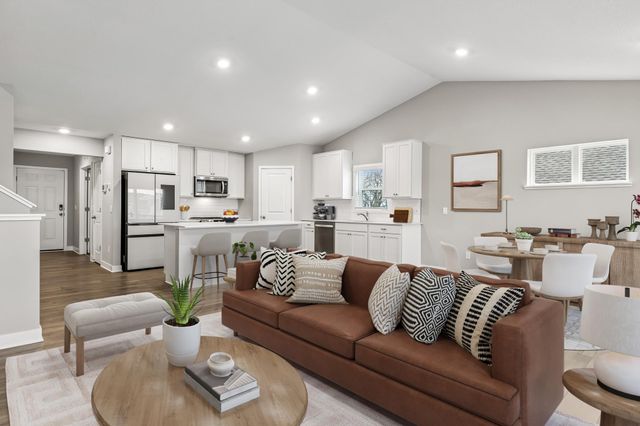 8261 Saddle Trail, Woodbury, MN 55129