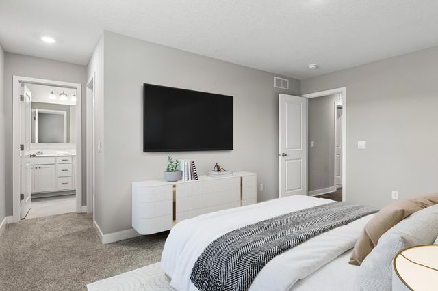 8261 Saddle Trail, Woodbury, MN 55129