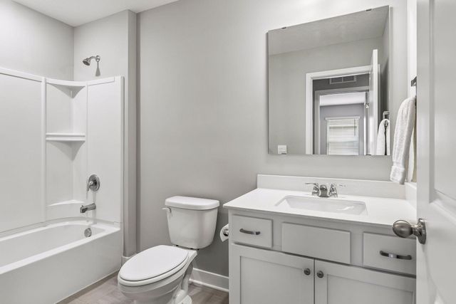 8261 Saddle Trail, Woodbury, MN 55129