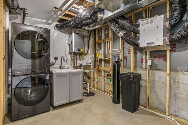 8261 Saddle Trail, Woodbury, MN 55129