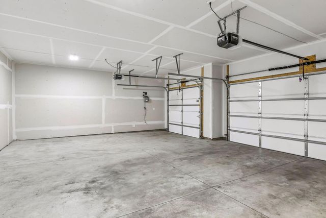 8261 Saddle Trail, Woodbury, MN 55129