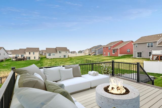 8261 Saddle Trail, Woodbury, MN 55129