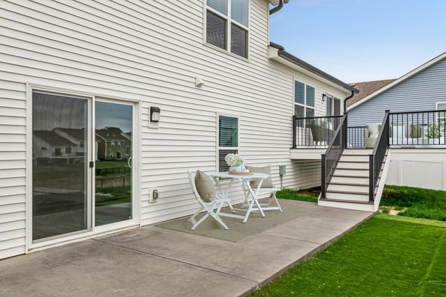 8261 Saddle Trail, Woodbury, MN 55129