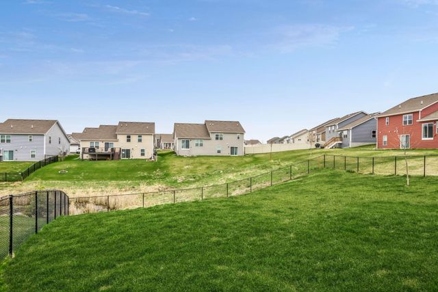 8261 Saddle Trail, Woodbury, MN 55129