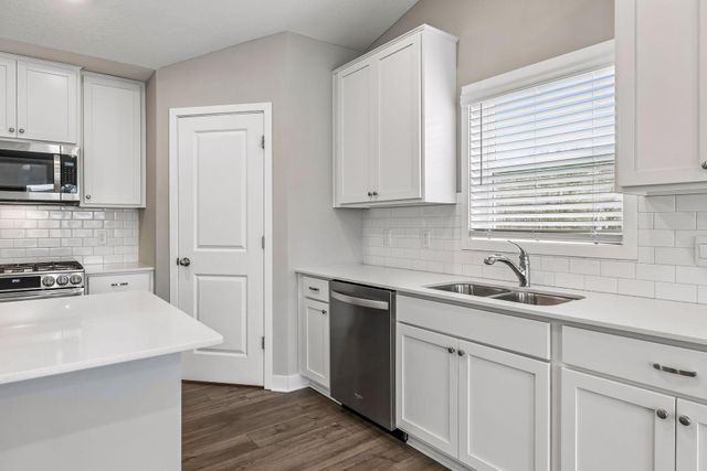 8261 Saddle Trail, Woodbury, MN 55129