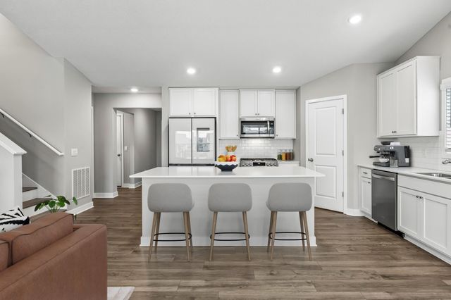 8261 Saddle Trail, Woodbury, MN 55129