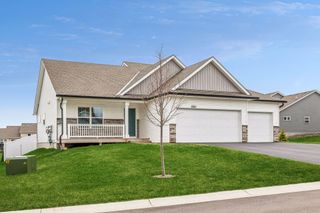 8261 Saddle Trail, Woodbury, MN 55129