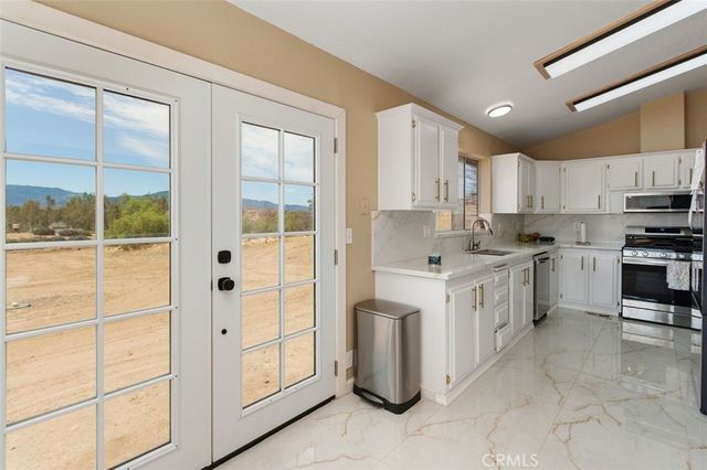 41981 Avenida Abril, Hemet, CA 92544