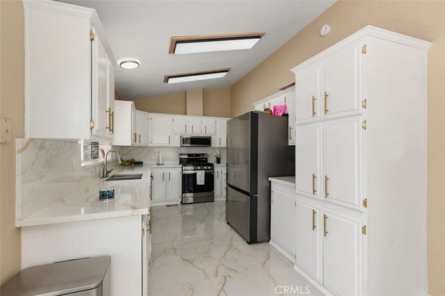 41981 Avenida Abril, Hemet, CA 92544