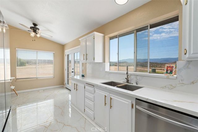 41981 Avenida Abril, Hemet, CA 92544