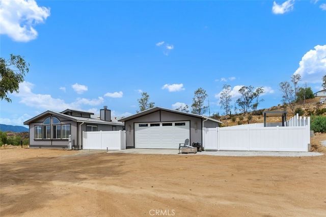 41981 Avenida Abril, Hemet, CA 92544