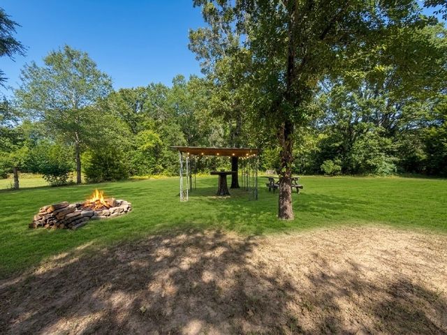 10976 Highway 80, Fruitvale, TX 75127