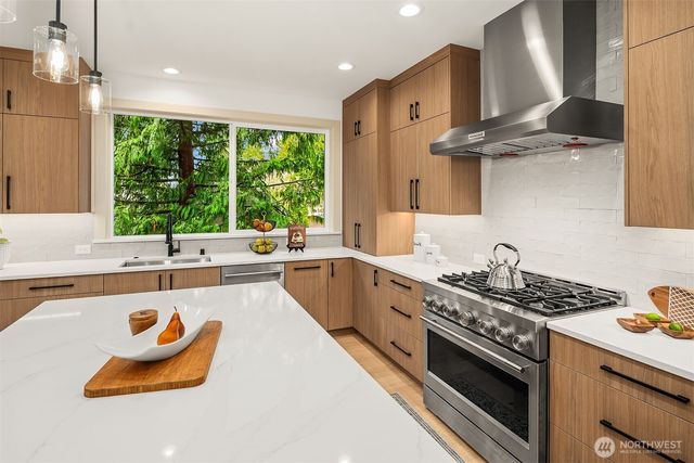 12841 82nd Avenue NE, Kirkland, WA 98034