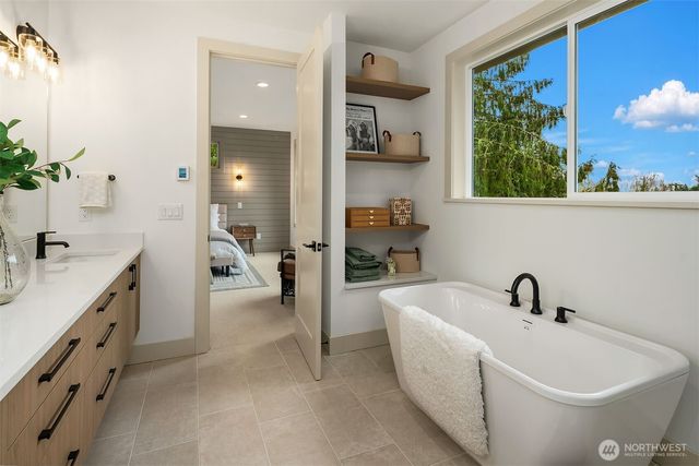 12841 82nd Avenue NE, Kirkland, WA 98034