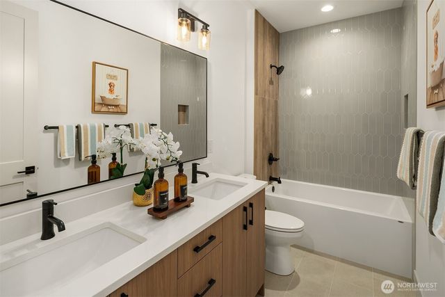 12841 82nd Avenue NE, Kirkland, WA 98034