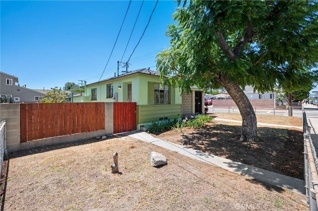 528 W F Street, Wilmington, CA 90744