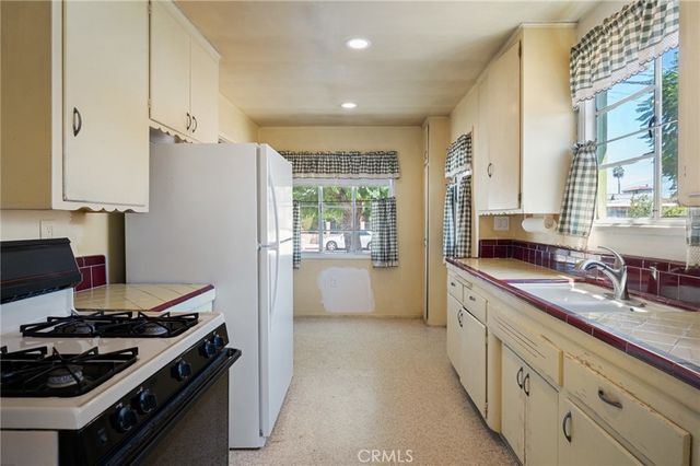 528 W F Street, Wilmington, CA 90744